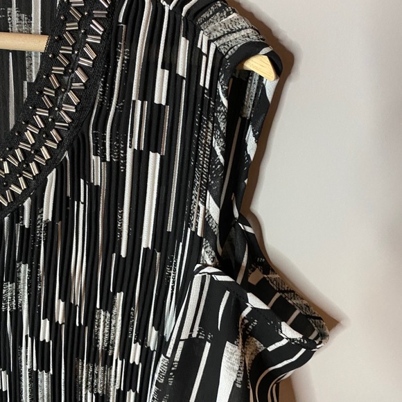 Catherine’s Cold Shoulder black and white Blouse - Picture 4 of 6